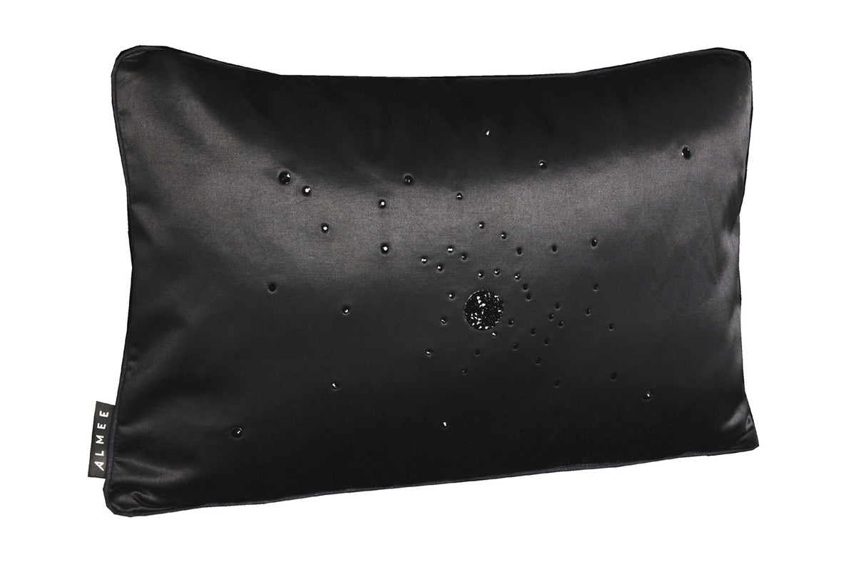 Noir elegance satijn sierkussen met kristallen