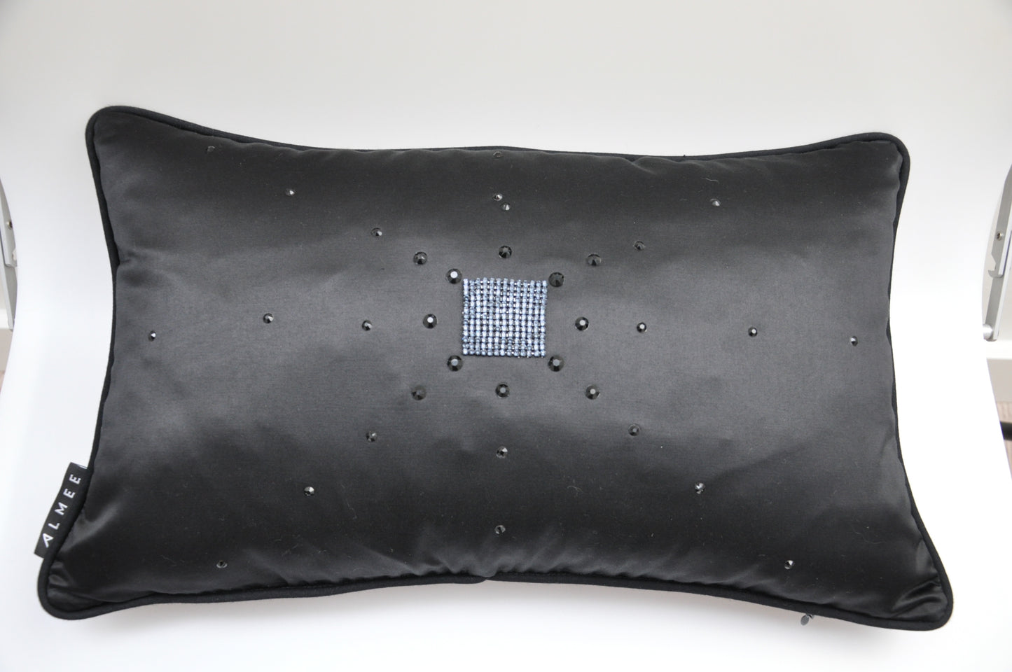 Crystal Mesh  satijn sierkussen zwart  met kristallen