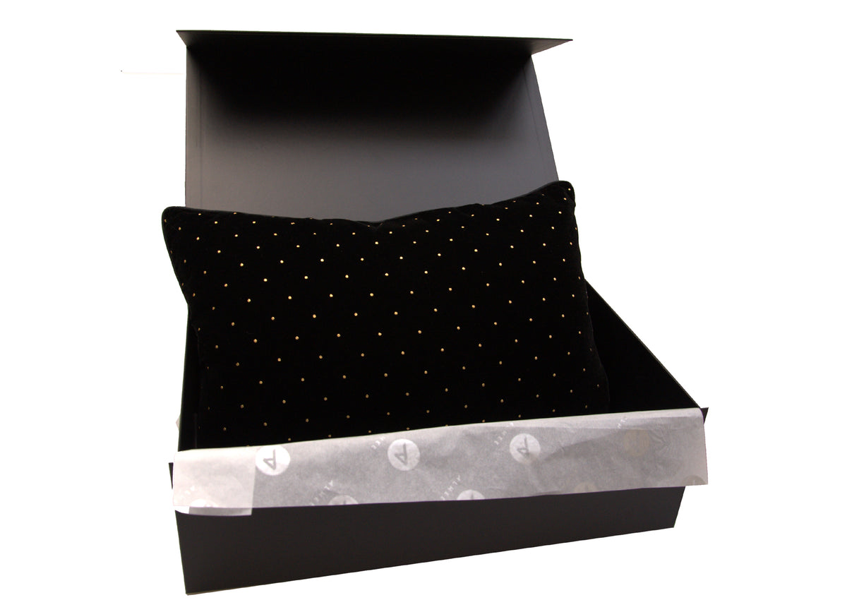 Noir velours sierkussen met gouden stippen